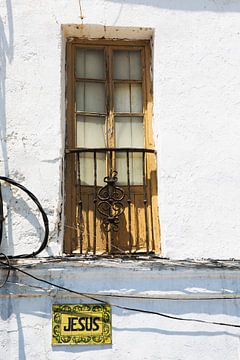 nom de la rue "Jésus" dans un ancien bâtiment en Espagne sur Frank Herrmann