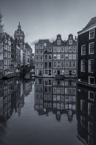 Oudezijds Voorburgwal en Zeedijk in Amsterdam - 2