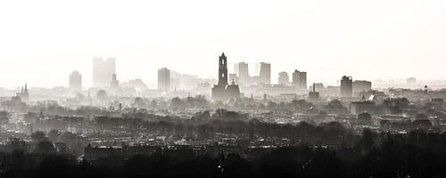 De Domtoren waakt over Utrecht (zonder bouwkranen) van Renzo Gerritsen