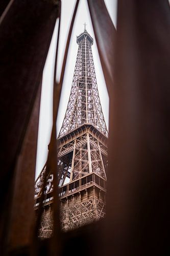 De Eiffeltoren achter slot en grendel van Patricia Van Roosmalen