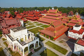 Der Königliche Palast von Mandalay in Myanmar von Roland Brack