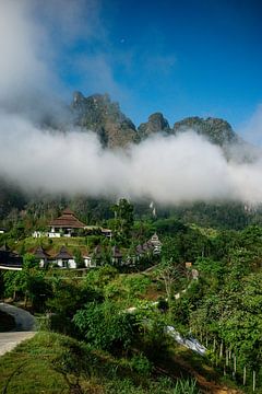 Magische Bergen in Khao Sok Thailand van Raymond Gerritsen