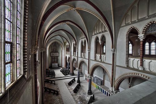Chapelle Urbex avec de belles couleurs et formes