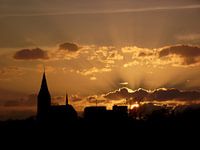 kerk bij zonsondergang