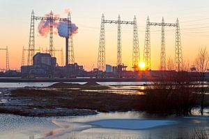 Sonnenuntergang am Electrabel-Kraftwerk 2/2 in Nijmegen