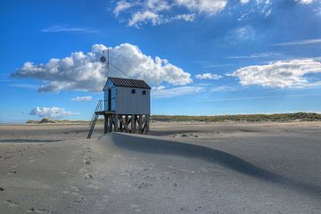 Beach hut on the island of Terschelling in the Netherlands by Tonko Oosterink