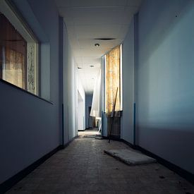 Abandoned hallway by Maik Keizer