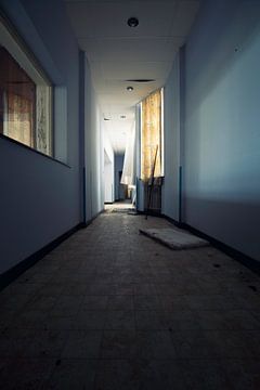 Abandoned hallway sur Maik Keizer