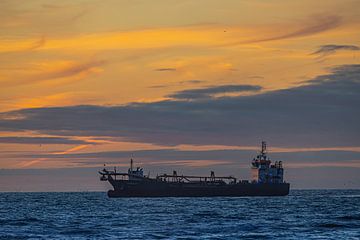 Schiff bei Sonnenuntergang von Michael Ruland