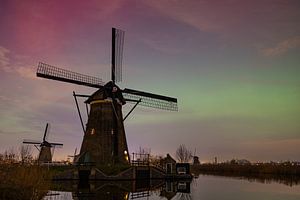 Noorderlicht boven Kinderdijk