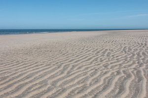 verlaten strand van Klaartje Majoor