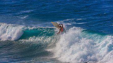 Surfen op Hookipa Beach, Maui, Hawaii van Henk Meijer Photography
