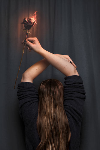 La rose noire - autoportrait, vulnérabilité, relations toxiques