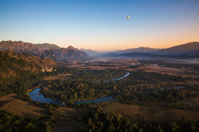 Schöne Aussichten bei einer Heißluftballonfahrt in Laos von Yvette Baur