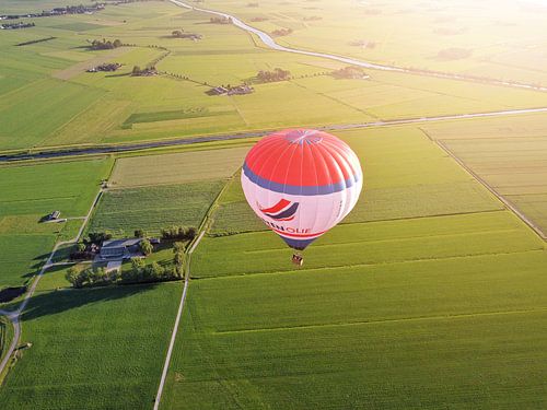 Sonnenuntergang aus einem Heißluftballon über dem Genemuiden Polder