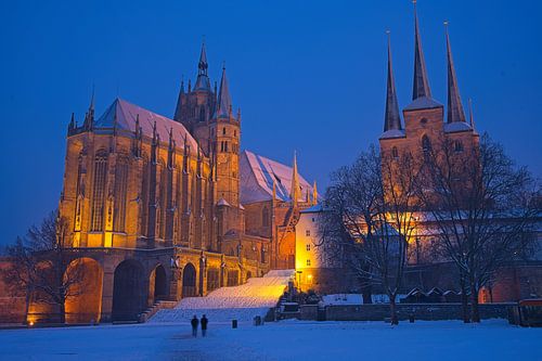 Cathedral Square in Erfurt with the cathedral and Severi Church in the snow in winter during the blue hour