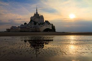 Mont Saint-Michel tijdens zonsondergang
