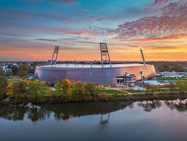 Das Weserstadion bei Sonnenaufgang in Bremen, Deutschland von Michael Abid