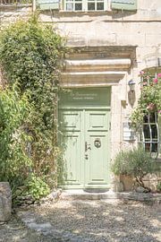 Porte d'entrée vert pastel en France sur Henrike Schenk