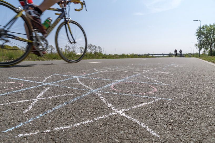 Cycling while playing by Andrea Pijl - Pictures