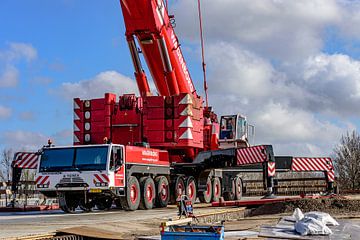 Wagenborg Terex-Demag AC 700 telescoopkraan.