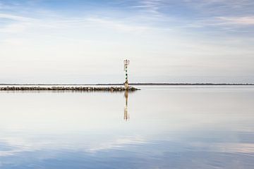 Grevelingenmeer in de wolken van Claire van Dun