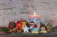 Kerst- en adventsdecoratie met versierde kaarsvlam van Alex Winter thumbnail