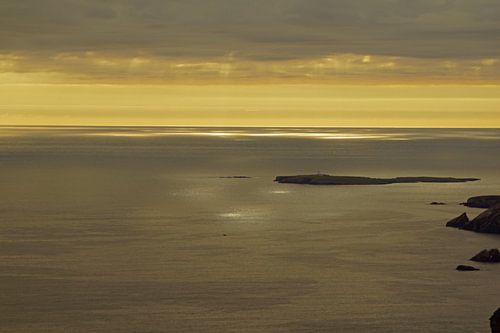 zonsondergang bij de kliffen van Slieve League in Ierland