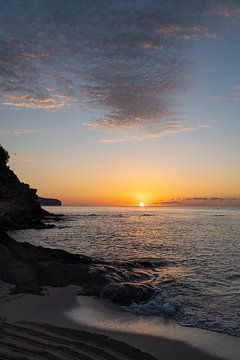 Goldenes Sonnenlicht, Wolken und Meerwasser 1