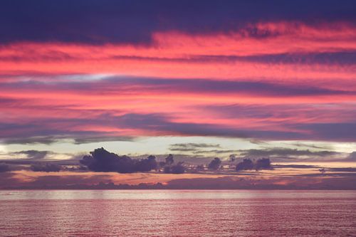 Roze zonsondergang in Nieuw-Caledonië