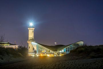 Le phare de Warnemünde et le Teepott sur Christian Möller Jork