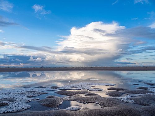 Spiegelung am Strand