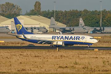 Ryanair Boeing 737-800 is geland op Eindhoven. van Jaap van den Berg