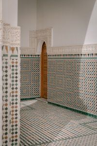 La porte en bois du Mausolée de Moulay Ismail | Meknes | Maroc sur Marika Huisman fotografie