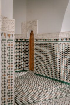 De houten deur in het Mausoleum van Moulay Ismail | Meknes | Marokko van Marika Huisman⎪reis- en natuurfotograaf