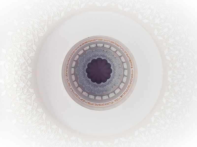Lamp ornament in Sheik Zayed moskee van Barry Jansen