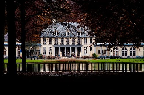 Kasteel Rivierenhof aan de vijver te Antwerpen