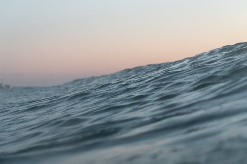 Wellen bei Sonnenuntergang | Surf Fotografie Niederlande von Dylan gaat naar buiten