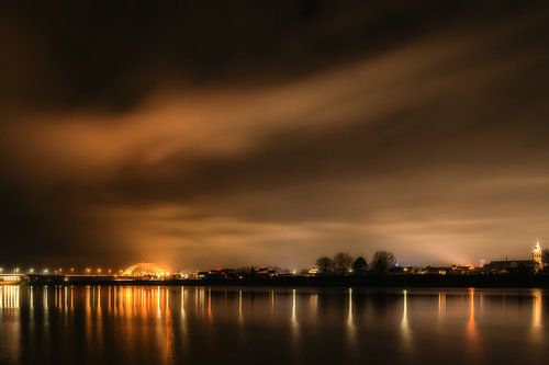 Nijmegen bij nacht