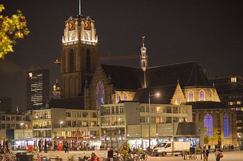 Laurenskerk bij avond