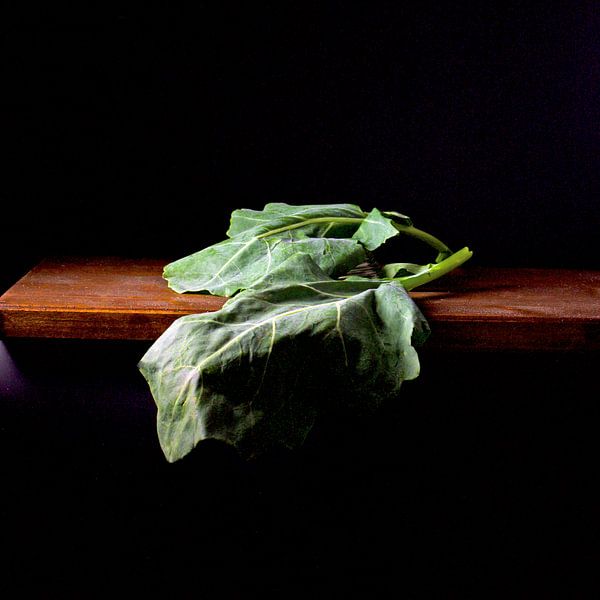 Photo d'une feuille de betterave sur une table en bois par Monki's foto shop