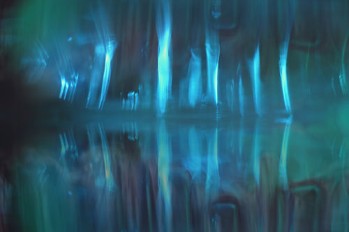 weerspiegelingen in abstract water, de betoverende wereld van glas van Maren Winter
