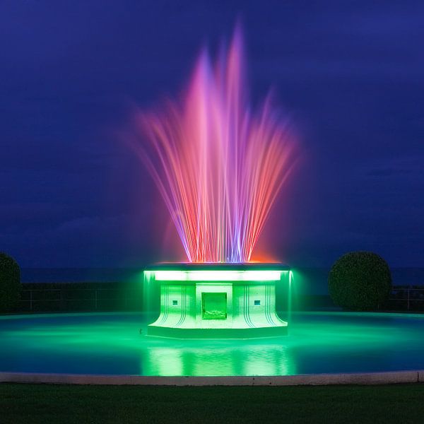 Tom Parker Fountain - Napier - New Zealand by Henk Meijer Photography