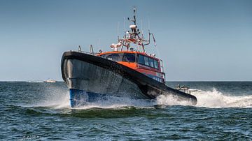 Dutch lifeboat NH1816 by Roel Ovinge