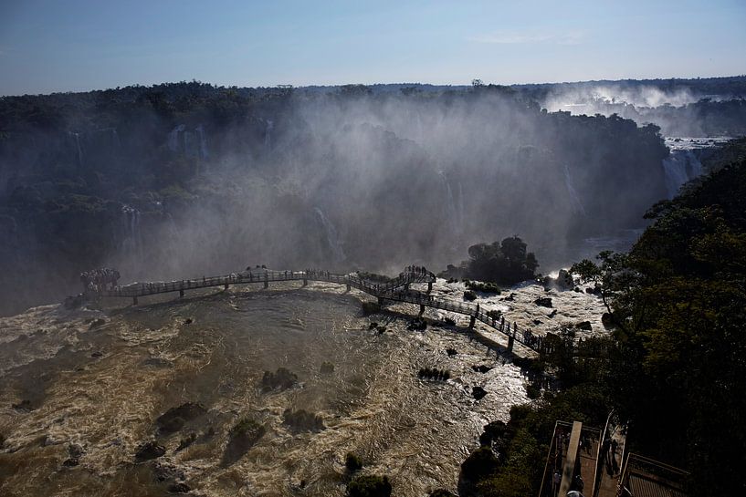 Das Gebiet der Iguazu Falls besteht aus etwa 275 Wasserfällen im Iguazu River. von Tjeerd Kruse