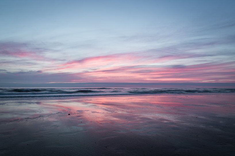 Zonsondergang aan zee van Peter Bruijn