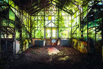 Conservatoire abandonné dans les bois. sur Roman Robroek - Photos de bâtiments abandonnés