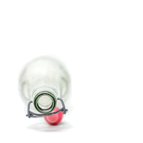 Leeg..... (vierkant, fles, wit, minimal)