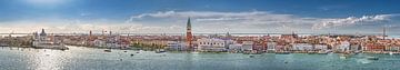 XXL Panorama der Stadt Venedig in Italien.