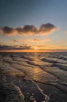 Prachtige zondsondergang op het strand in Renesse (Zeeland)